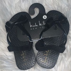 Cute classy black sandals for little girls!